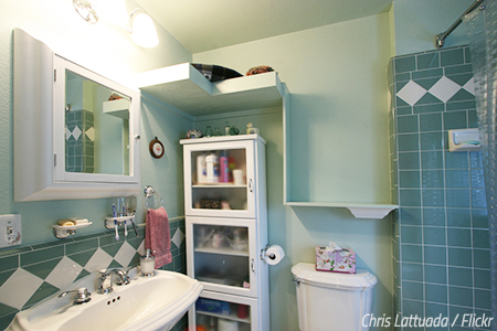 Packing a bathroom for moving