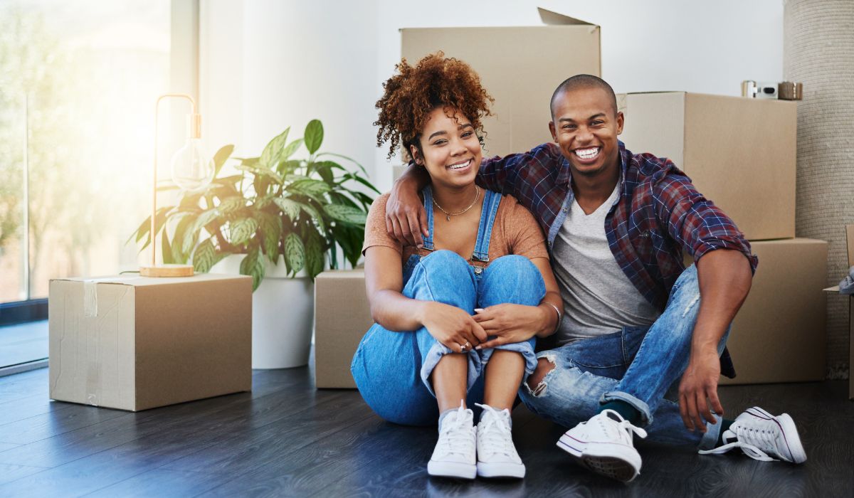 Couple Moving Together Bellhop