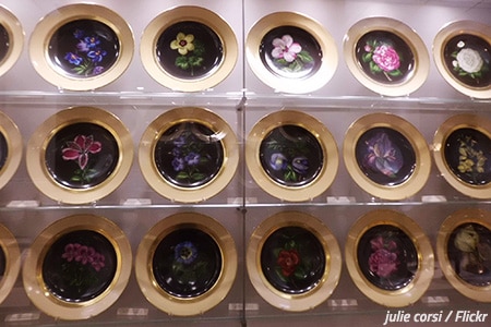 How to pack fragile plates