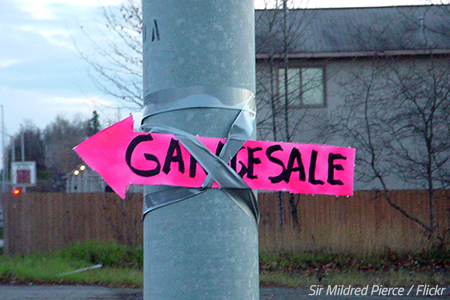 How to organize a moving sale