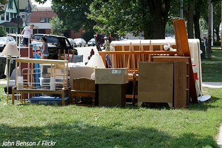How to pack furniture when moving