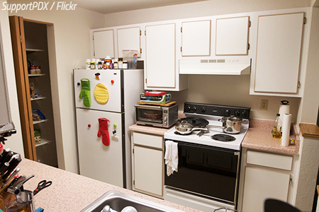 Packing a kitchen for moving