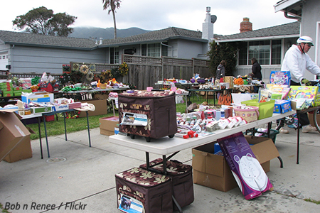 How to organize a moving sale