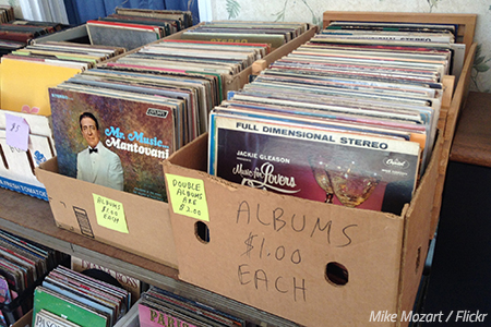 How to organize a moving sale