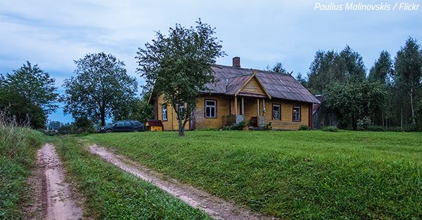 Is Moving to the Country a Good Idea? 5 Pros and 5 Cons