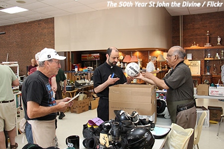 How to organize a garage sale