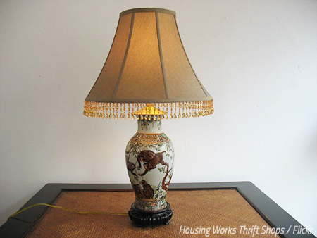 How to pack lamps when moving