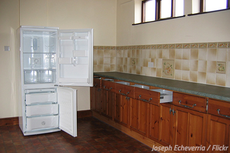 How to pack a refrigerator for moving