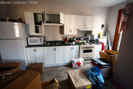 How to pack a kitchen for moving