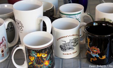 How to Pack Mugs for Moving: 10 Packing Steps