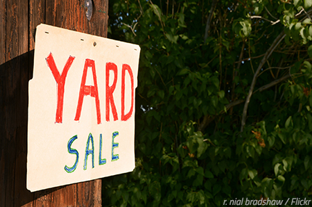 Organize a successful yard sale